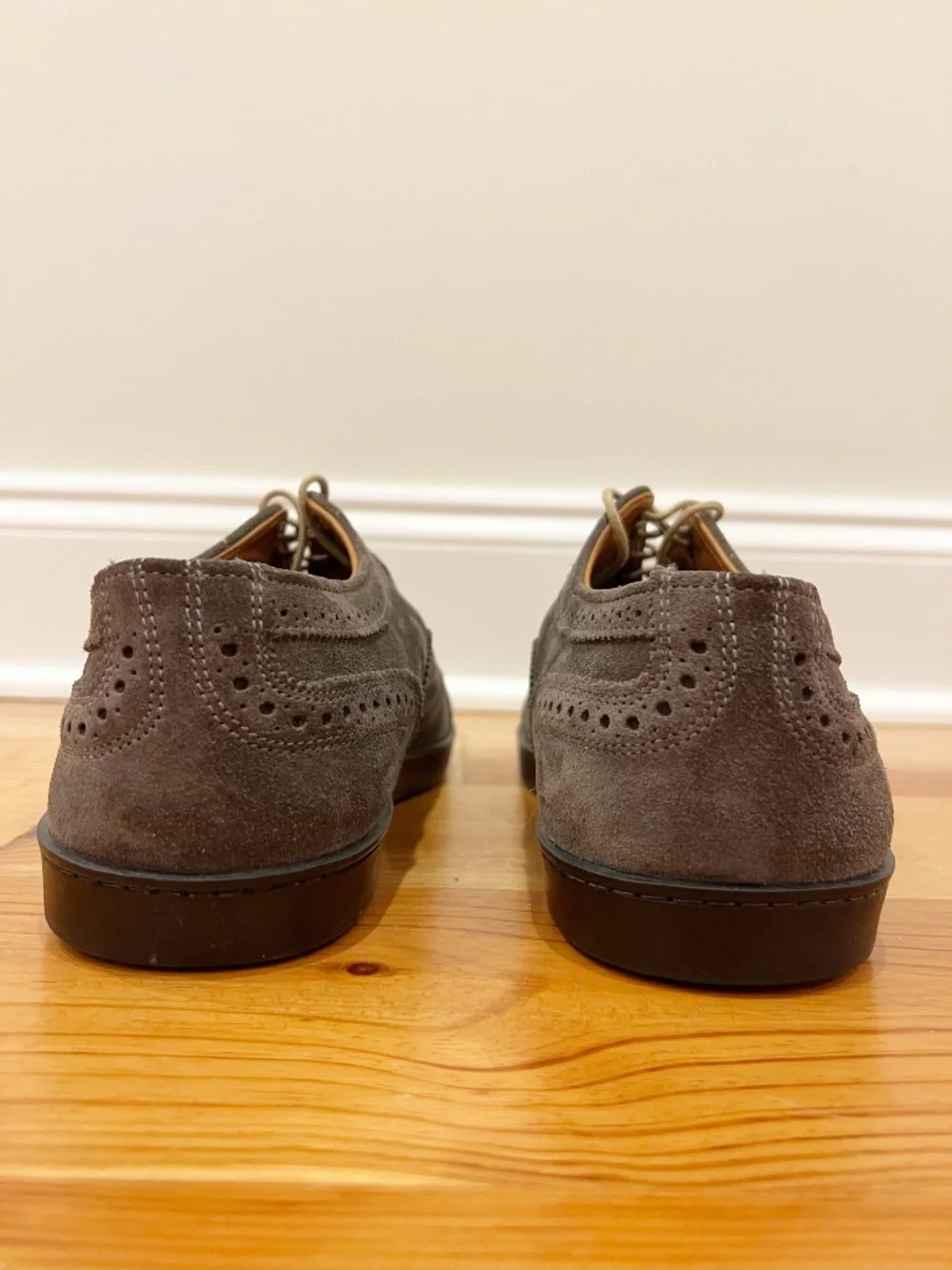 Allen Edmonds Strand Oxfords Mens Size 9.5 3E Gray Suede Cap Toe Brogue Sneakers
